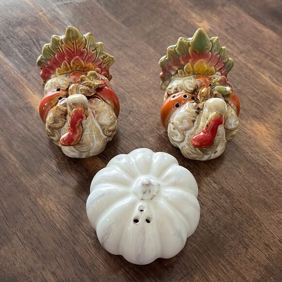 Set of 2 Turkey/1 Pumpkin Interchangeable Salt & Pepper Ceramic Painted Shakers - Picture 1 of 12